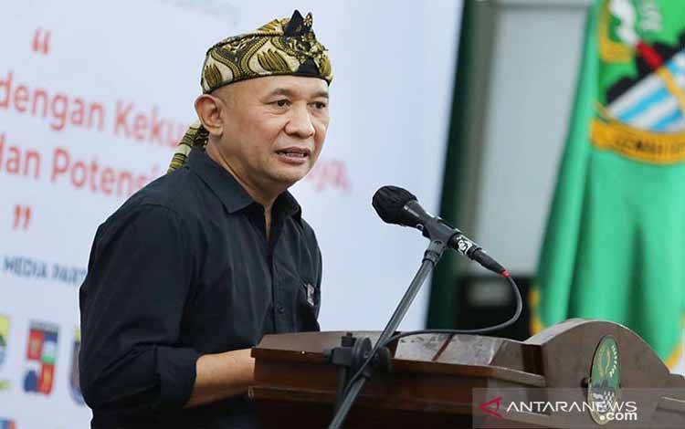 Teten Raih Penghargaan Pemimpin Paling Populer di Media Sosial 2021