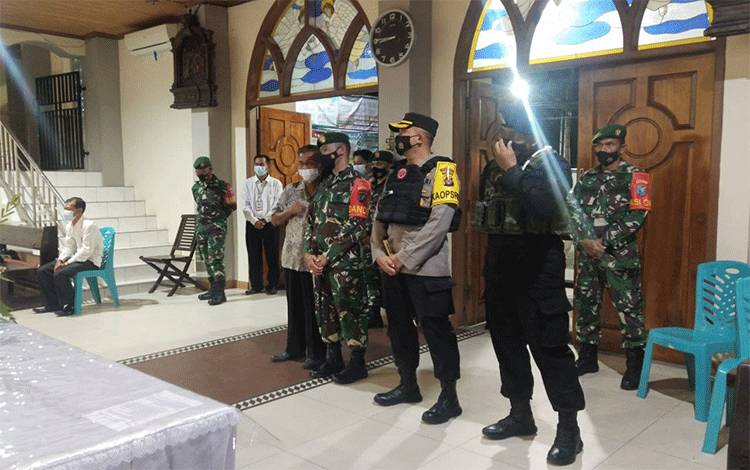 Ratusan Personel Kodim Pangkalan Bun Disiagakan Bantu Pengamanan Ibadah Paskah di Gereja