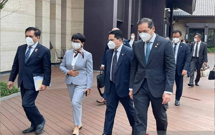 Dari kiri ke kanan: Duta Besar RI untuk China Djauhari Oratmangun, Menteri Luar Negeri Retno LP Marsudi, Menteri BUMN Erick Thohir, dan Menteri Perdagangan M Lutfi dalam kunjungannya ke Fujian, China, pada 1-3 April 2021. (ANTARA/HO-KBRI Beijing/mii)