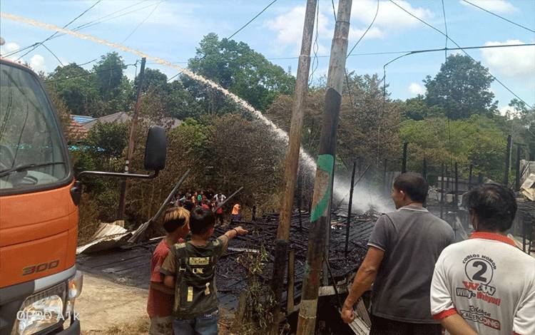 Polres Katingan Selidiki Penyebab 3 Rumah Terbakar di Desa Telangkah