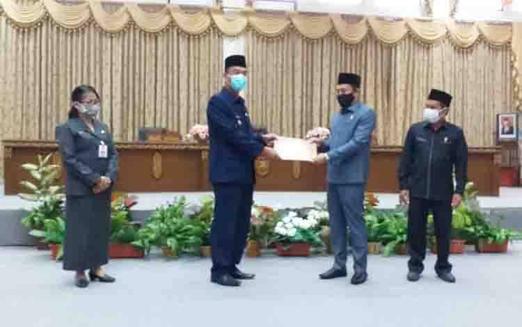 Wakil Bupati Sampaikan Pidato Pengantar LKPJ Tahun 2020 ke DPRD Barito Utara