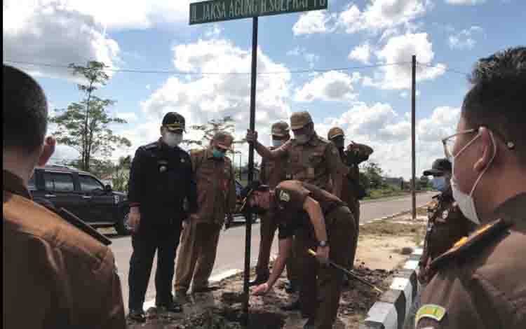 Bupati Kotim Resmikan Jalan Arah ke Palangka Raya Bernama Jalan Jaksa Agung R Soeprapto