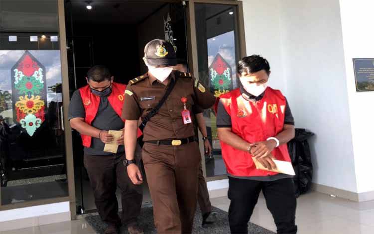 Giliran Kaur Keuangan dan Mantan Pendamping Desa Karuing Ditahan Kejaksaan