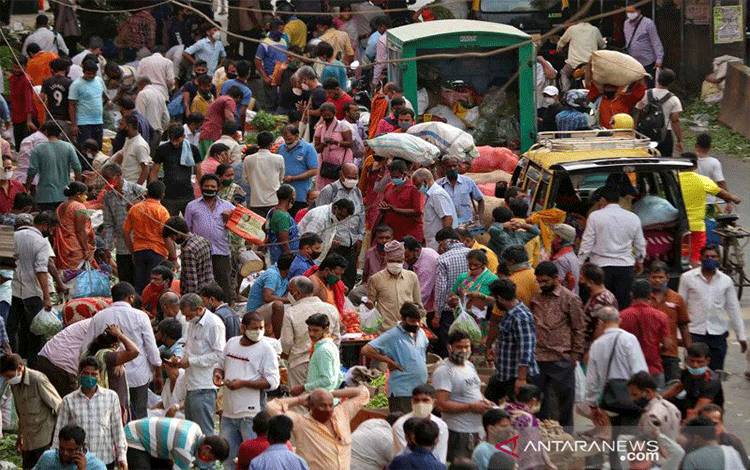 India Catat Rekor Lonjakan 126.789 Kasus Baru COVID