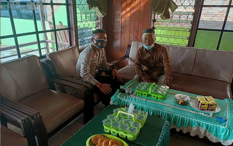 Kapolsek Seruyan Hilir Kunjungi Kediaman Purnawirawan Polri