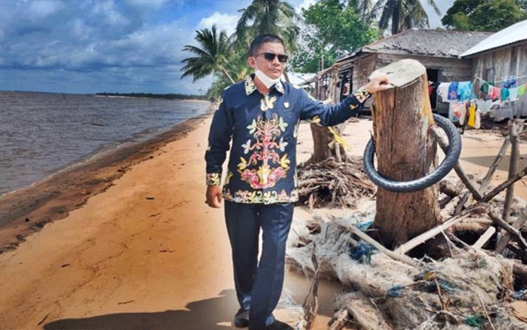 Legislator Kalteng Ini Sebut Pembangunan Siring Pantai Menjadi Usulan Masyarakat Desa Keraya