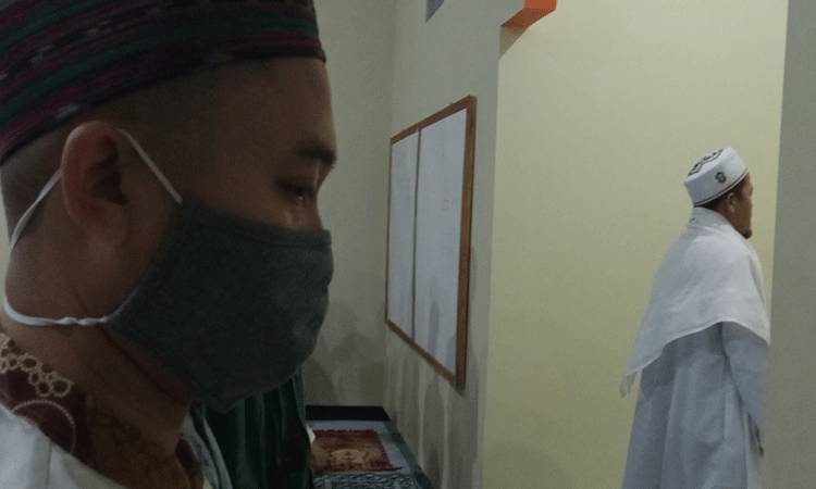 Warga Antusias Salat Tarawih Berjamaah Dengan Protokol Kesehatan