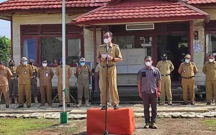 Bupati Katingan, Sakariyas memimpin apel kesiapsiagaan menghadapi karhutla di Kecamatan Marikit, Senin, 12 April 2021.