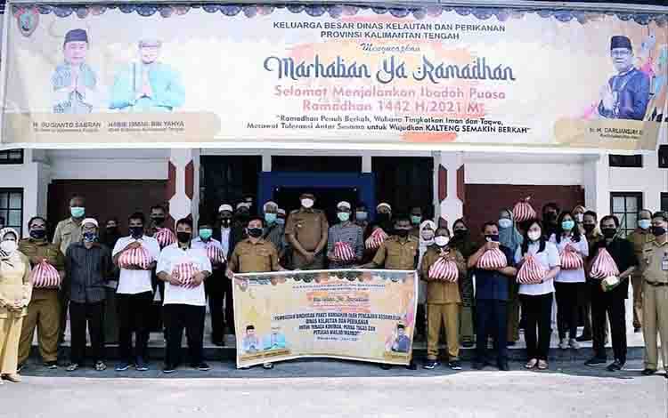 Dislutkan Kalteng Bagikan 100 Paket Sembako
