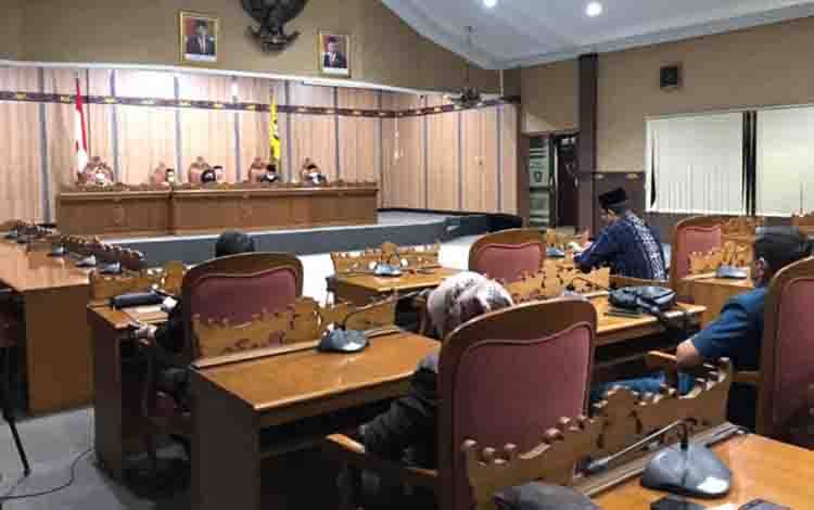 Paripurna penyampaian tanggapan umum fraksi atas RPJMD yang diajukan Bupati Kotim