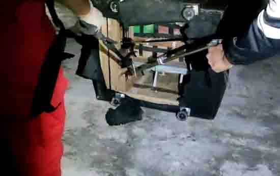 Warga Kelurahan Baru Kaget, Temukan Ular Kobra 1,5 Meter Saat Mau ke Toilet