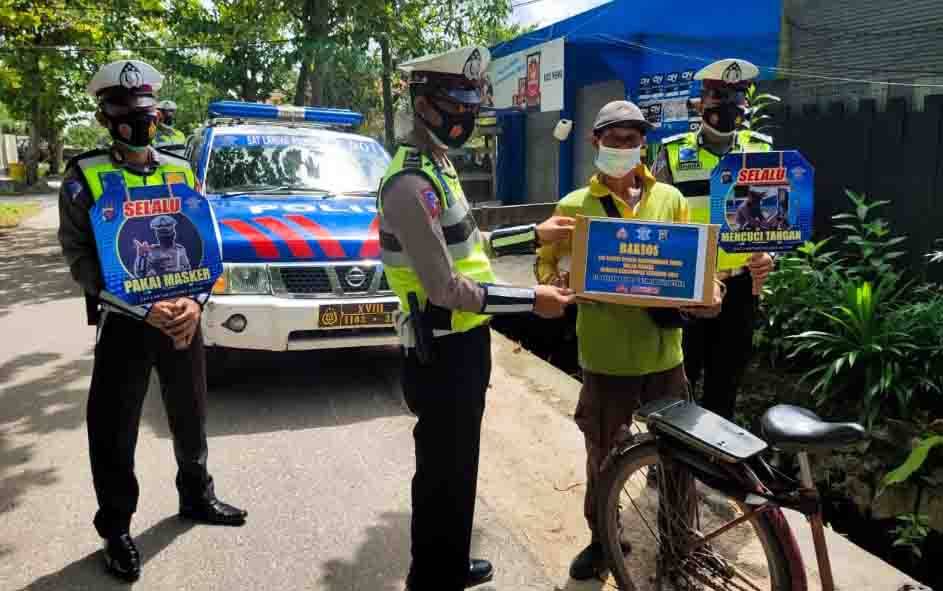 Satlantas Polres Kotim Berbagi Sembako di Bulan Suci Ramadan