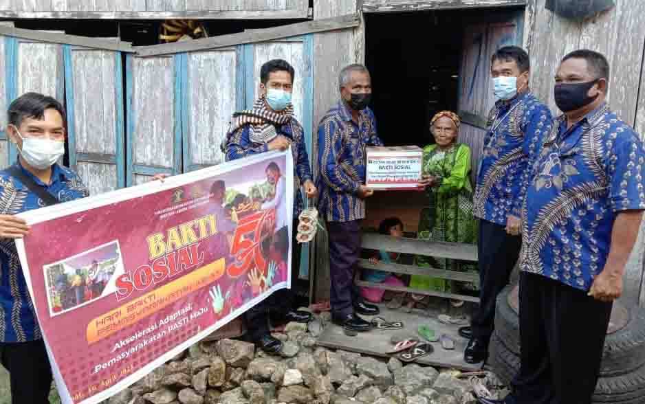 Rutan Kelas IIB Buntok Bantu Sembako kepada Warga Kurang Mampu