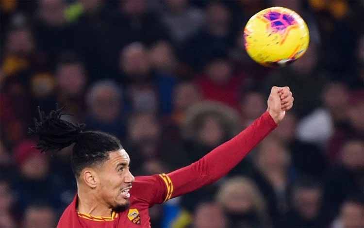 Chris Smalling Ditodong dan Dirampok Maling