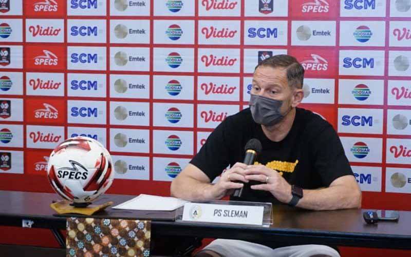 Irfan Bachdim - Gufron Masih Absen Bela PSS Sleman Lawan Persib Bandung
