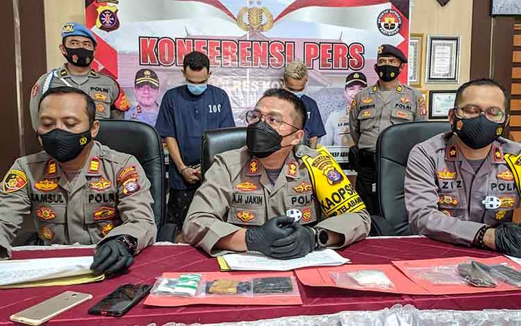Polisi Ringkus 2 Bandar Narkoba di Sampit, 50,86 Gram Sabu Diamankan