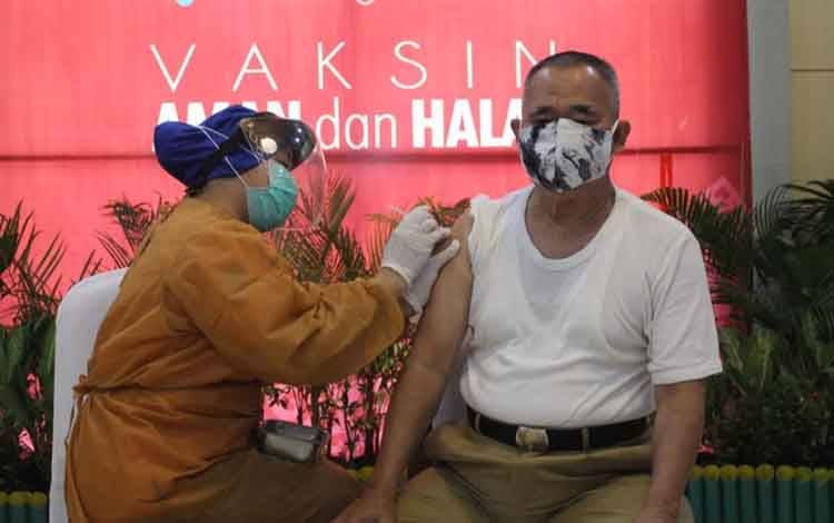 Vaksinasi Covid-19 di Kota Palangka Raya beberapa waktu lalu