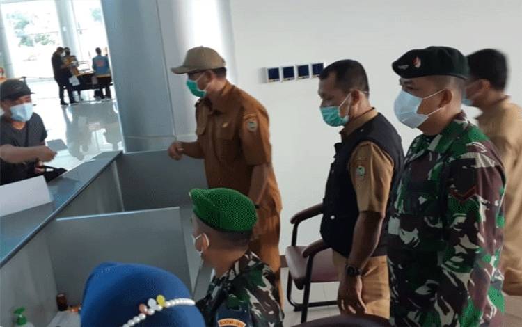 Tim Gabungan Satgas Covid-19 Kalteng Gelar Pengamanan Pos Terpadu Efektif di Bandara Tjilik Riwut