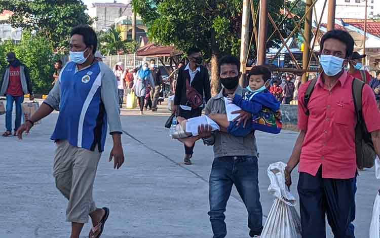Hanya Ada 3 Keberangkatan Kapal Penumpang, Inilah Tarif KM Kirana III Tujuan Surabaya