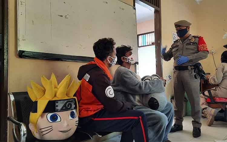 Satpol PP Kobar Arahkan Badut Jalanan ke Taman Kota