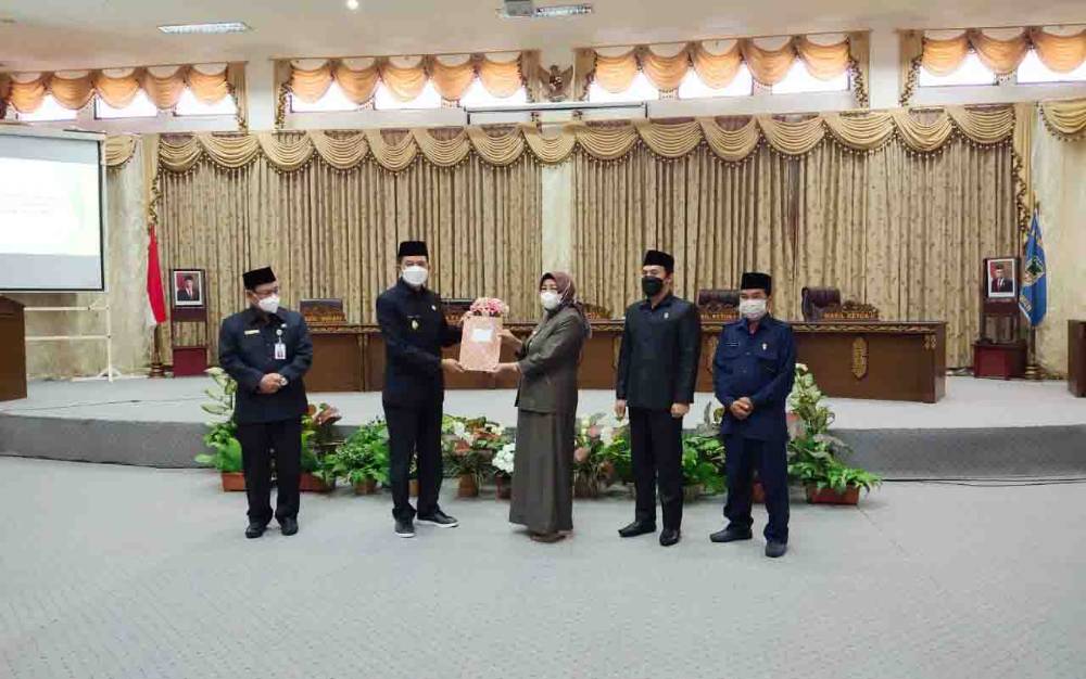Bupati Barito Utara Serahkan Jawaban Atas Pemandangan Umum Fraksi DPRD