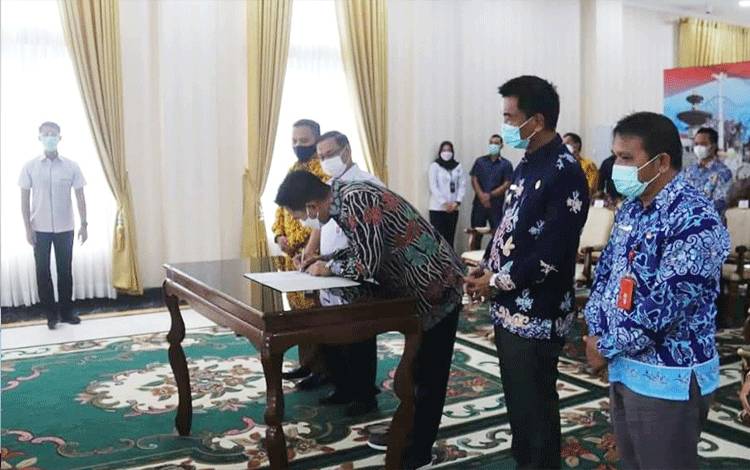 Bupati Barito Utara Tandatangani Kerjasama Optimalisasi Pemungutan Pajak Pusat dan Pajak Daerah