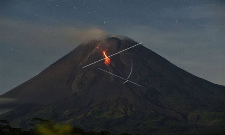 Gunung Merapi Meluncurkan Lava Pijar Sejauh 1,6 Km