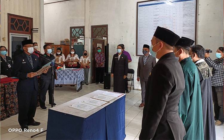 Dua Pejabat Fungsional Analisis Kepegawaian Murung Raya Dilantik