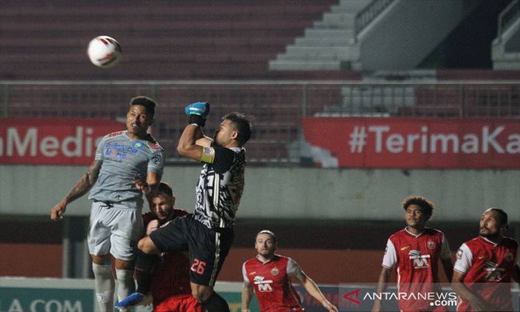 Pelatih Persib Akui Timnya Kewalahan dengan Gol Cepat Persija