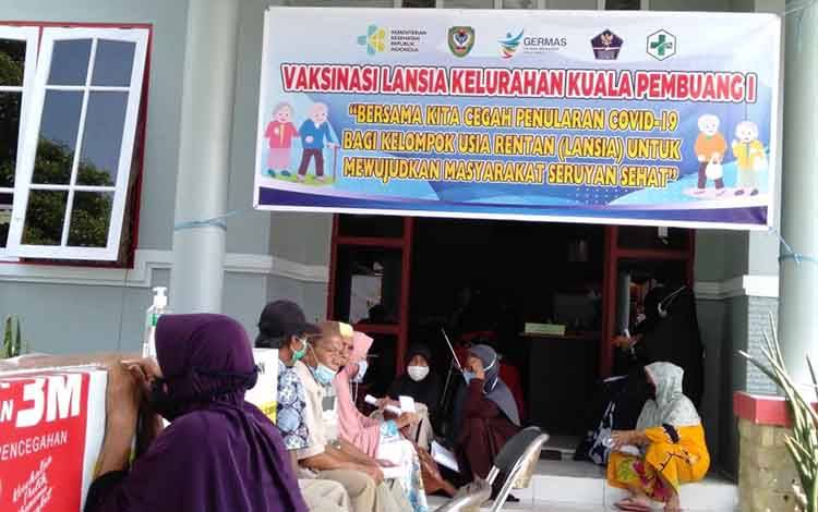 Lansia 4 Kecamatan di Kabupaten Seruyan Mulai Divaksin Covid-19