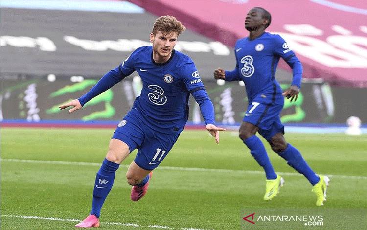 Penyerang Chelsea Timo Werner merayakan golnya ke gawang West Ham United dalam lanjutan Liga Inggris di Stadion Olimpiade, London, Inggris, Sabtu (24/4/2021) waktu setempat. (ANTARA/REUTERS/POOL/Andy Rain)