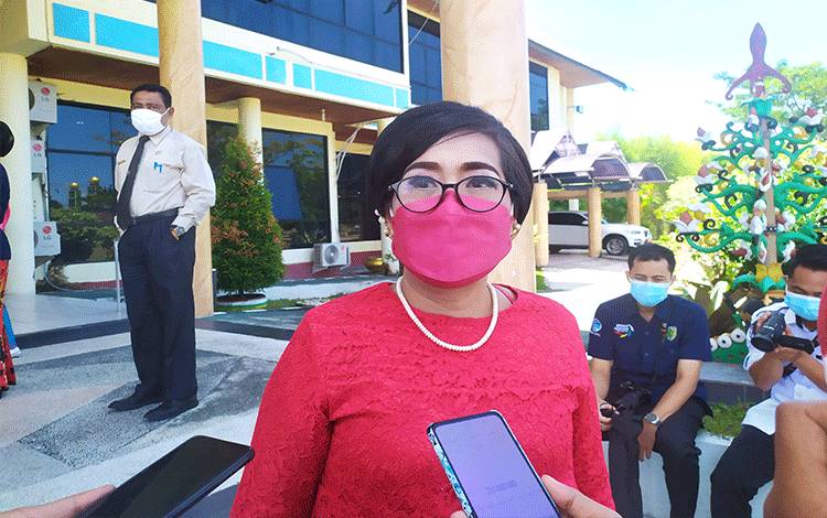 Kepala Dinas Pemadam Kebakaran dan Penyelamatan (DPKP) Kota Palangka Raya, Gloriana ?