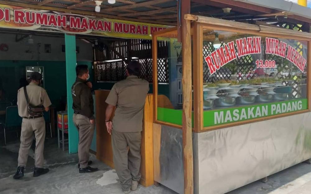 Satpol PP Palangka Raya Minta Pemilik Warung Makan Pasang Tirai