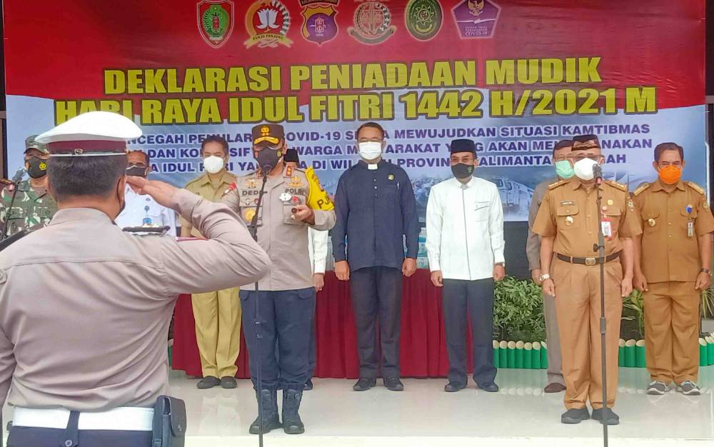 Kapolda Kalteng Irjen Pol Dedi Prasetyo saat memimpin deklarasi mendukung pemerintah dalam rangka peniadaan mudik lebaran 2021.