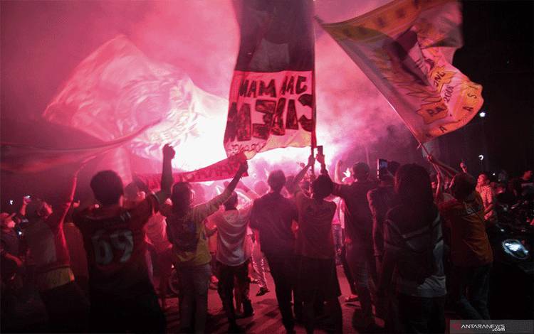Polda Metro Ciduk 65 Suporter Jakmania Pelaku Kerumunan di Bundaran HI