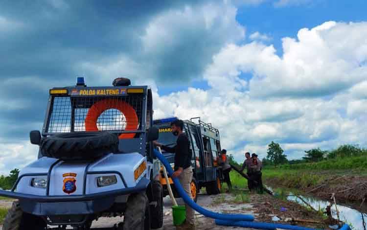 Tim Karhutla Polda Kalteng Intensifkan Latihan Penggunaan Alat Pemadam Kebakaran