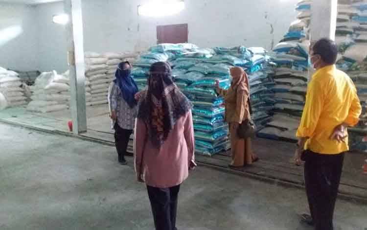 Harga Kebutuhan Pokok  di Kuala Pembuang Masih Stabil