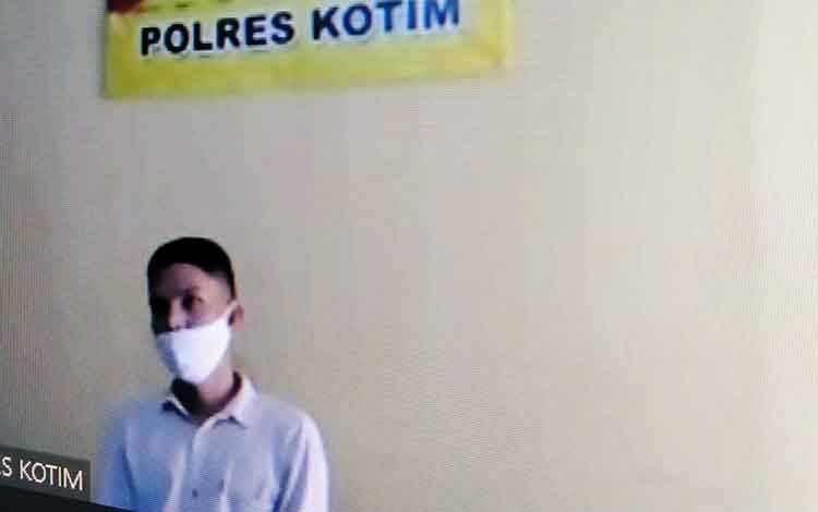 Polisi Lihat Pria Ini Buang Sesuatu ke Pinggir Rumahnya, Ternyata Isinya ...