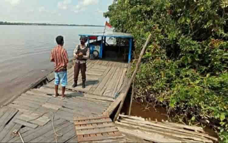 Jelang Lebaran, Polsek Pulau Petak Tingkatkan Patroli ke Feri Penyeberangan