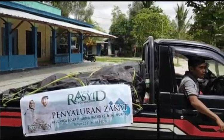 Video Pembagian Zakat H Abdul Rasyid AS di Sampit