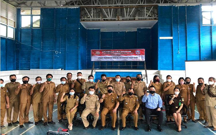 Perangkat Desa se Tanah Siang Ikuti Penerangan Hukum dari Kejaksaan