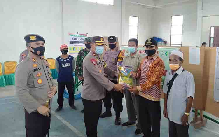 Cek Sarpras dan Personel Posko Karhutla Desa Hampalit, Ini Pesan Kapolres Katingan