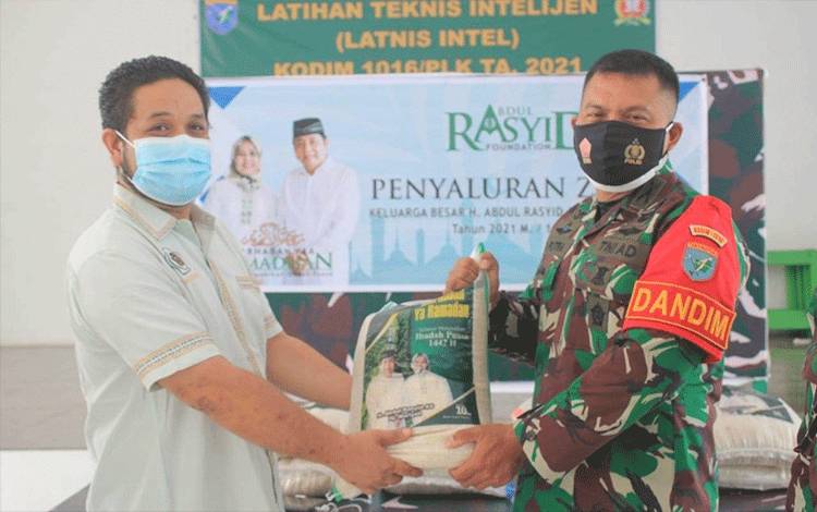 VIDEO: Penyaluran Zakat H Abdul Rasyid AS Melalui  Kodim 1016 Palangka Raya