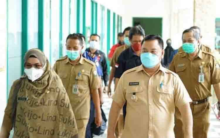 Bupati Kotim Halikinnor saat menghadiri kegiatan pemerintahan.