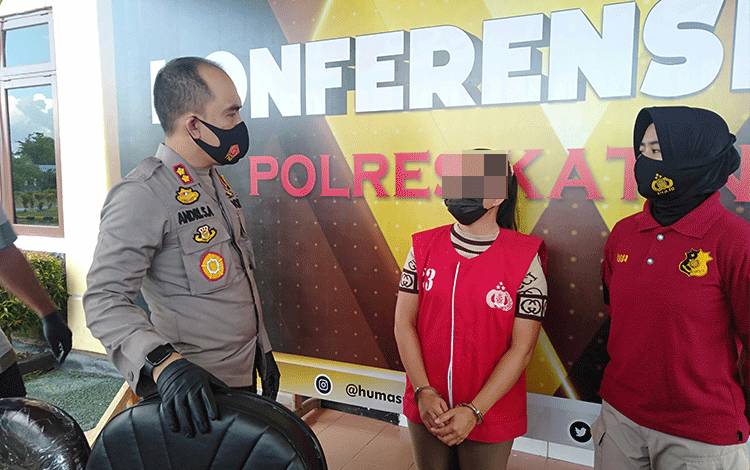 Ibu Tiri Tega Aniaya Remaja Putri Hingga Menyiramnya dengan Air Panas