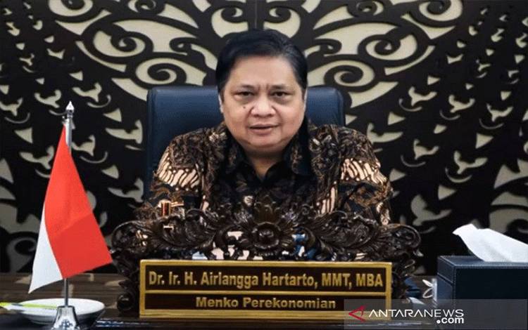 Dokumentasi. Menteri Koordinator Bidang Perekonomian RI Airlangga Hartarto pada acara Webinar Membangun Ekosistem Digital: Optimalisasi Potensi Ekonomi Digital Indonesia, yang diselenggarakan INJABAR Unpad, Jumat (23/4/2021). ANTARA/HO-INJABAR Unpad/am.