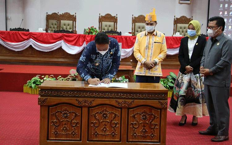 Pemkab Pulang Pisau dan DPRD Tandatangani Persetujuan Rancangan Akhir Perubahan RPJMD