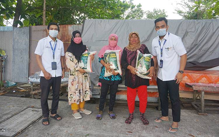 Klinik Bisnis Salurkan 3 Ton Beras Zakat dari Abdul Rasyid Foundation