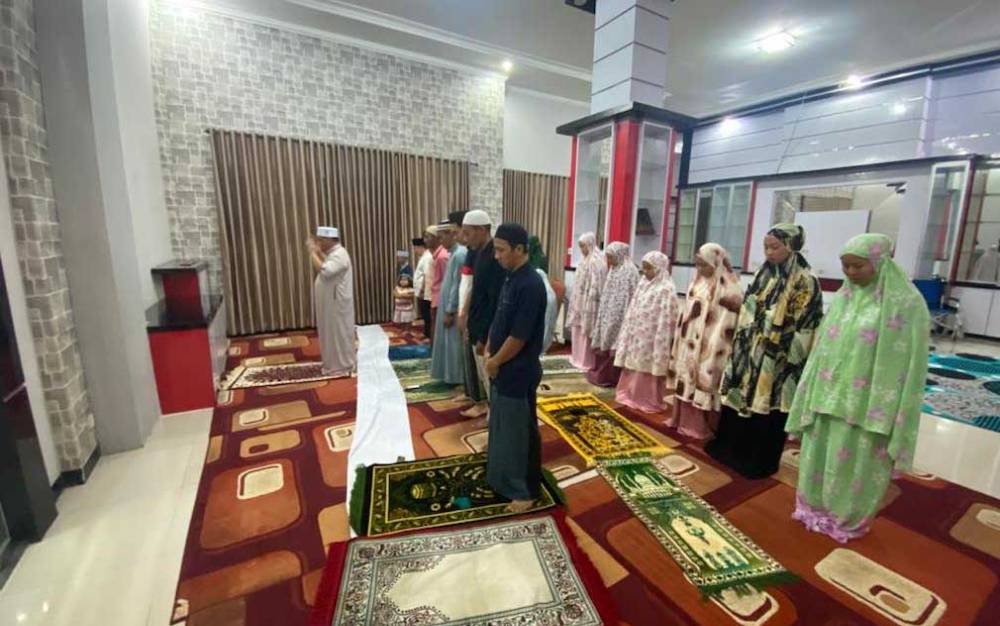 Aktivitas Bupati Kotim saat Ramadan, Jadi Imam Tarawih Bentuk Maksimalkan Waktu Bersama Keluarga