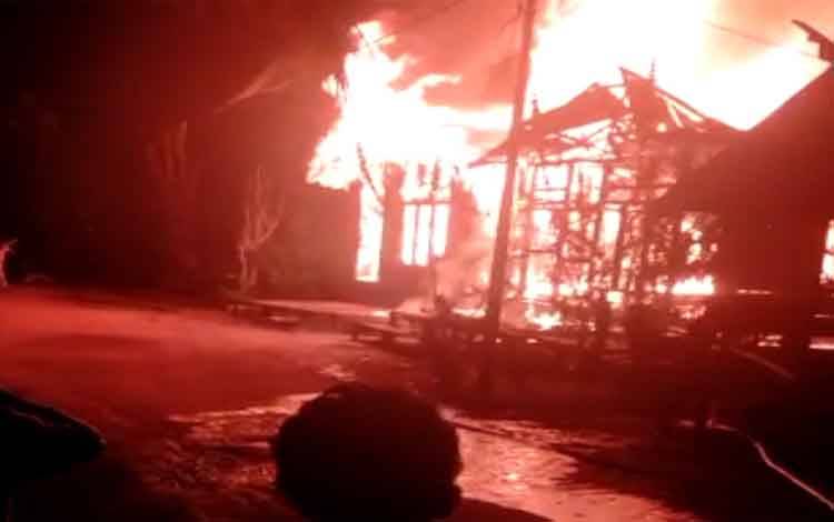 4 Rumah Warga Desa Rantau Bangkiang Terbakar